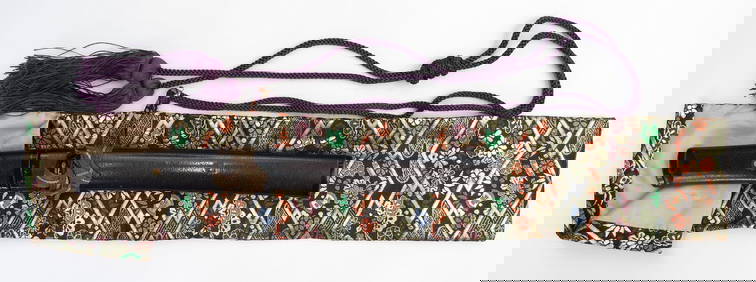 A JAPANESE TANTO DAGGER (1 of 12)