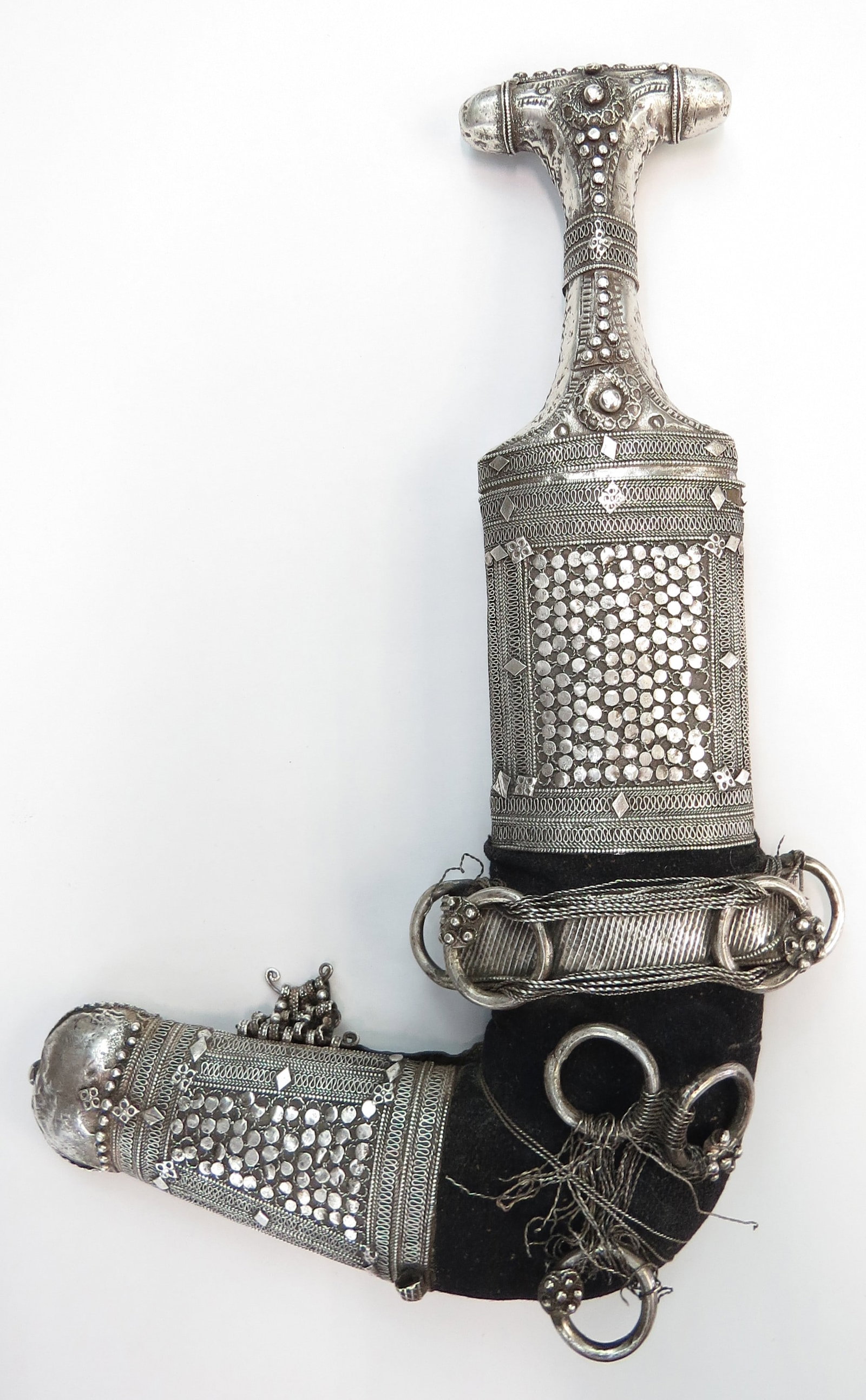 AN OMANI KHANJAR DAGGER (1 of 3)