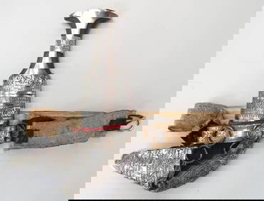 A RARE OMANI KHANJAR DAGGER WITH BELT (1 of 4)