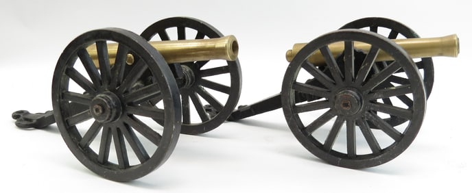A PAIR OF MODEL AMERICAN ARTILLERY CANNONS