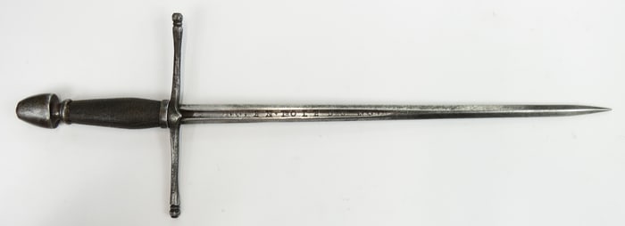 A CONTINENTAL DAGGER MAIN GAUCHE