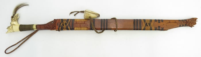 A FINE DAYAK HEADHUNTER PARANG IHLANG MANDAU SWORD
