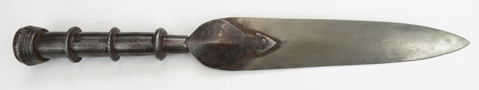 A RARE INDIAN SPEARHEAD
