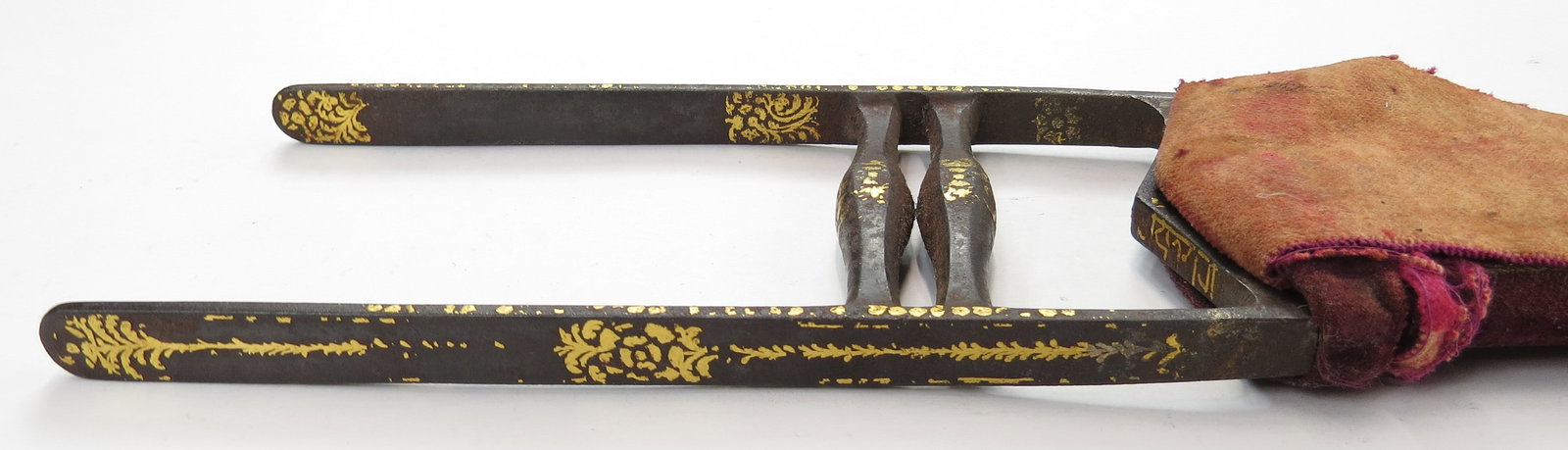AN INDIAN KATAR DAGGER - 2