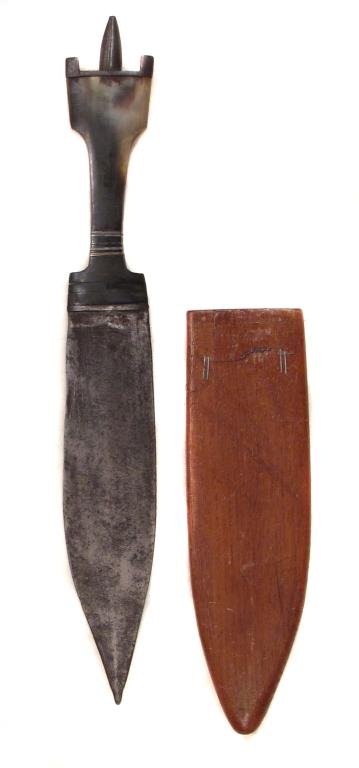 A SOMALI BILLAO DAGGER: Of characteristic form with horn grip and handforged, double-edged blade. Replaced wooden scabbard. Late 19th century. Worn. Overall length 38.2 cm. Condition III