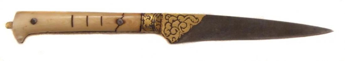 A MUGHAL BOY?S KARD DAGGER: With elephant grips, the tangband, bolsters and forte of the delicately-patterned wootz blade heavily inlaid with gold in floral motifs. Latter 18t century.Stable crack to grip.Overall length 14.5 cm.