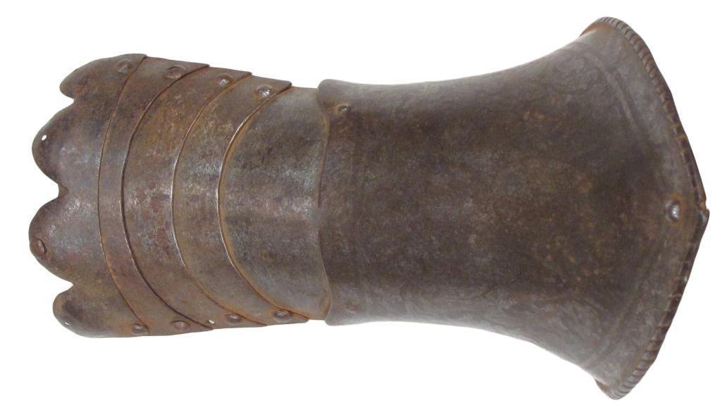 A CONTINENTAL ARMOR GAUNTLET: The broad cuff with roped border and etched stand of arms, with wrist and four articulated plates protecting the back of the hand. Fingers lacking. First half of the 17th century. Minor wear. Overall 