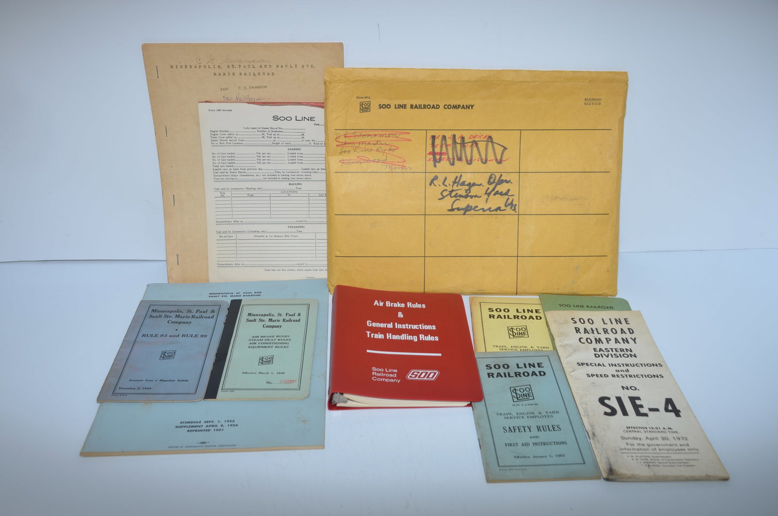 Soo Line RR Paper and Ephemera Lot, Plus Railroad Books (1 of 7)