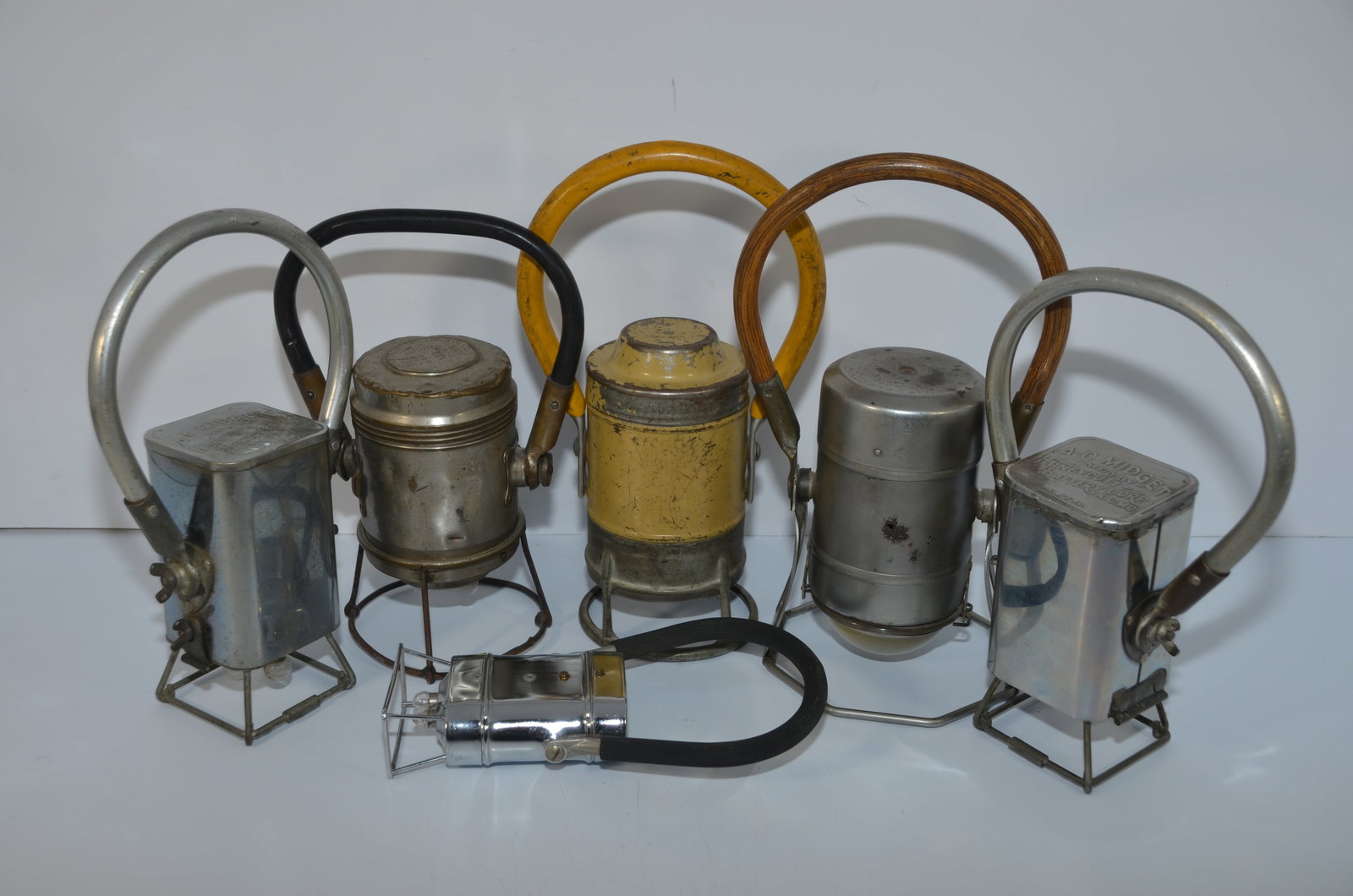Six Mixed Battery Powered Railroad Lanterns (1 of 1)