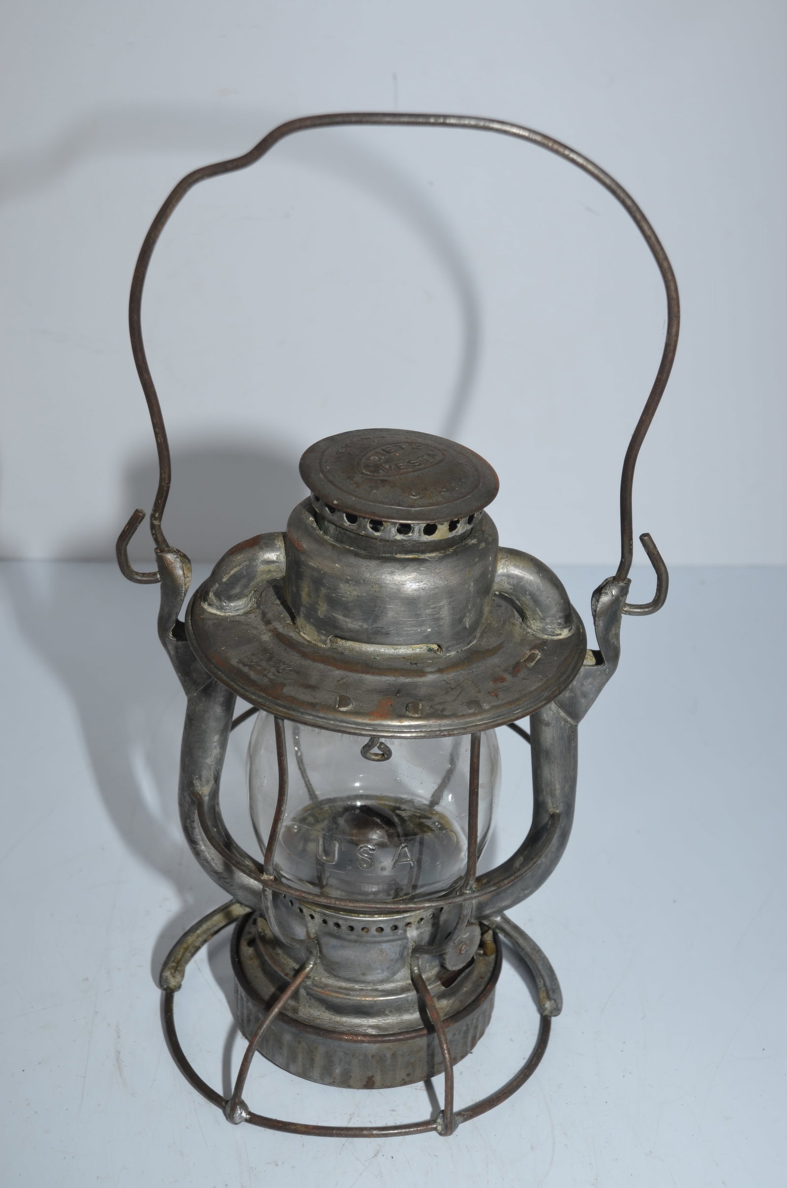 New York Ontario and Western RR Dietz Vesta Switchmans Lantern: This is a New York Ontario and Western Dietz Vesta switchmans lantern. Rim is cast with N.Y.O.& W.. Has a clear Corning CNX globe cast with U.S.A. and DIETZ VESTA NEW YORK USA. Correct burner and foun