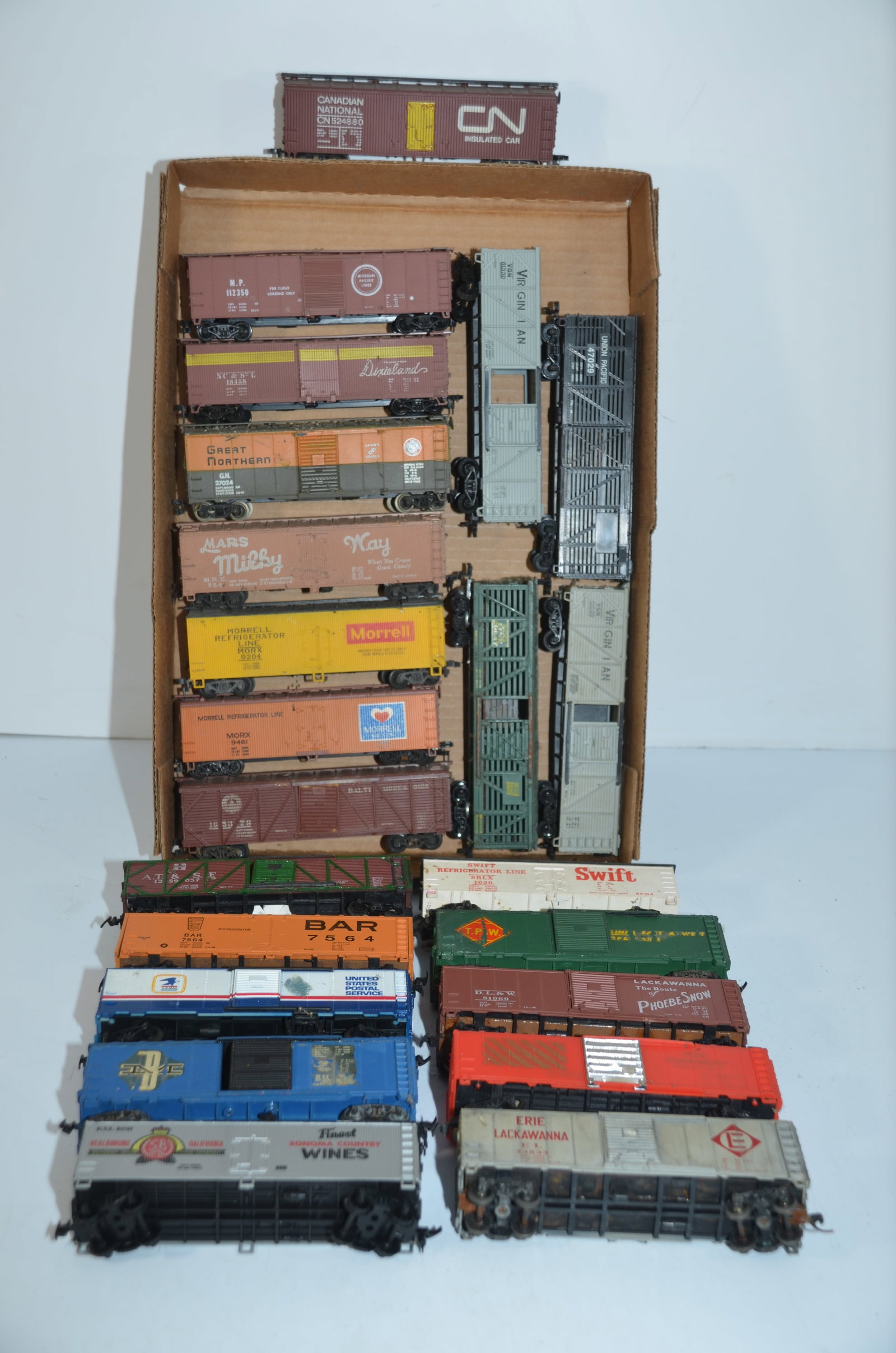 Twenty-two 40 Foot Box, Refrigerator, and Cattle Cars-HO Scale (1 of 3)