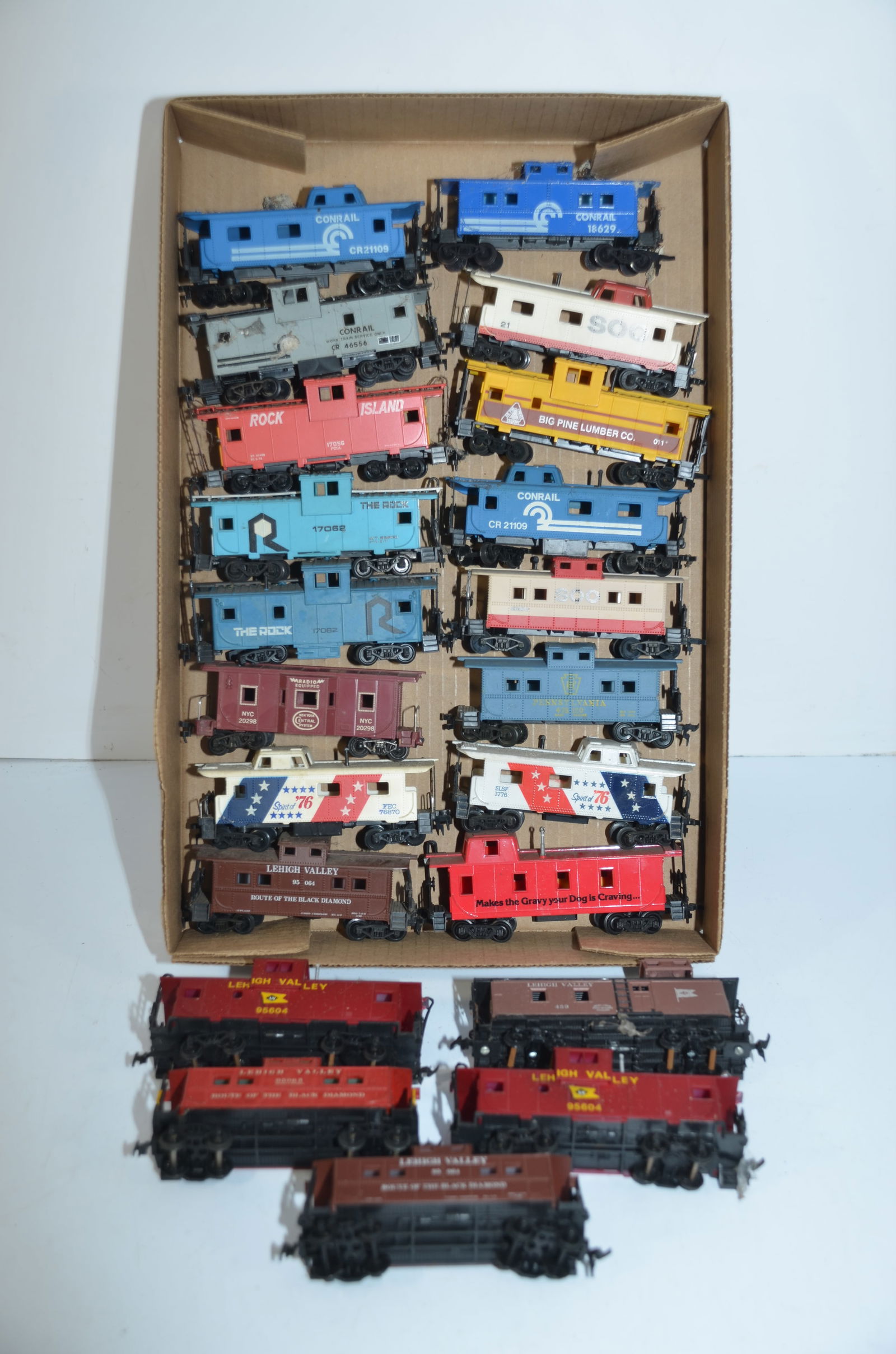 Twenty-one Used Cabooses-HO Scale (1 of 3)