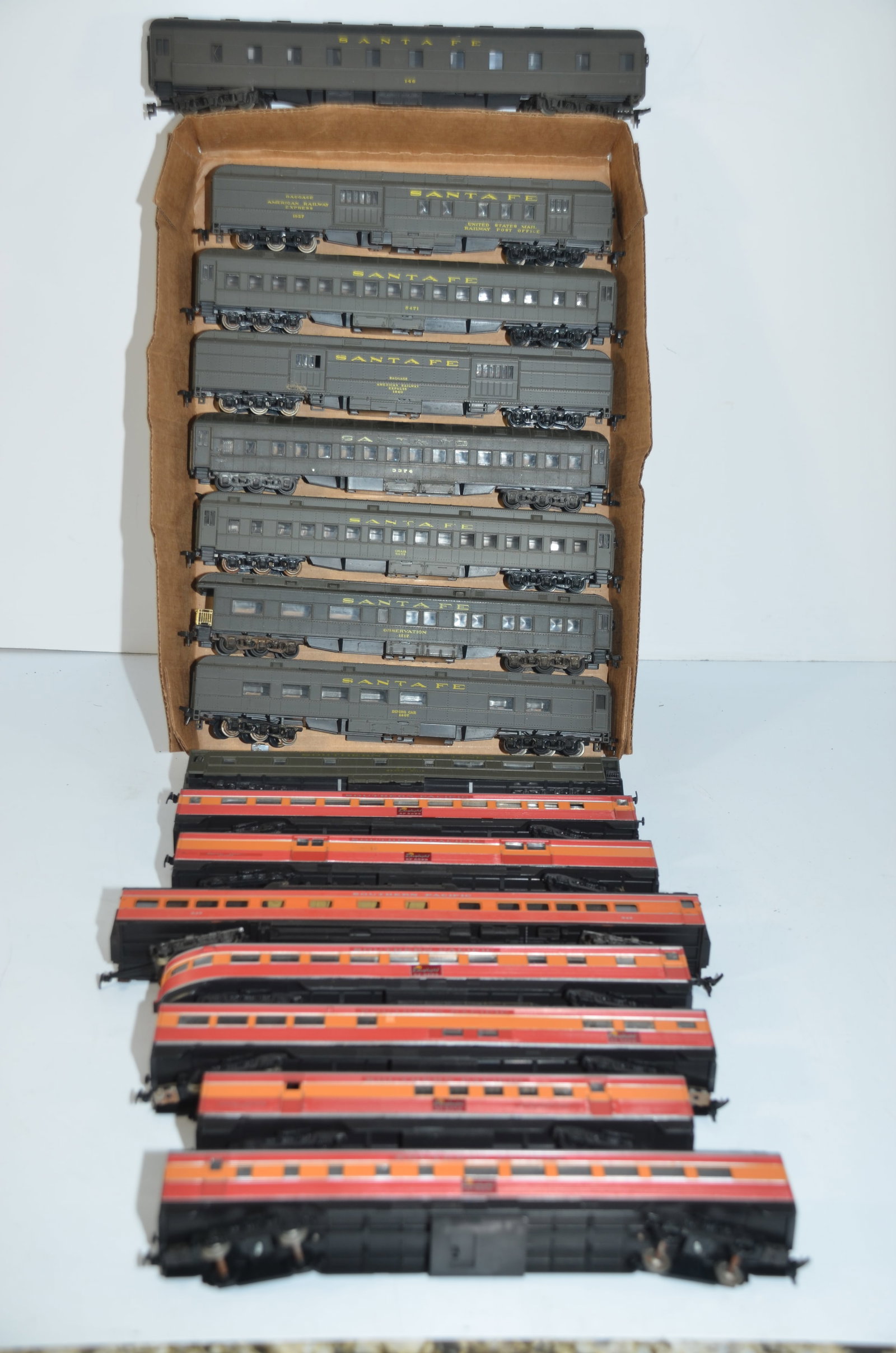 Sixteen Passenger Cars-Santa Fe and Southern Pacific RR-HO Scale (1 of 3)