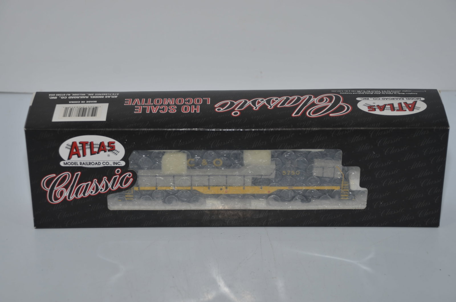 Chesapeake and Ohio RR Atlas Classic GP7 DC Diesel Locomotive #5750-HO Scale: This is a Chesapeake and Ohio Railroad Atlas Classic GP7 DC diesel locomotive #5750 in HO scale. It has been tested and runs well!