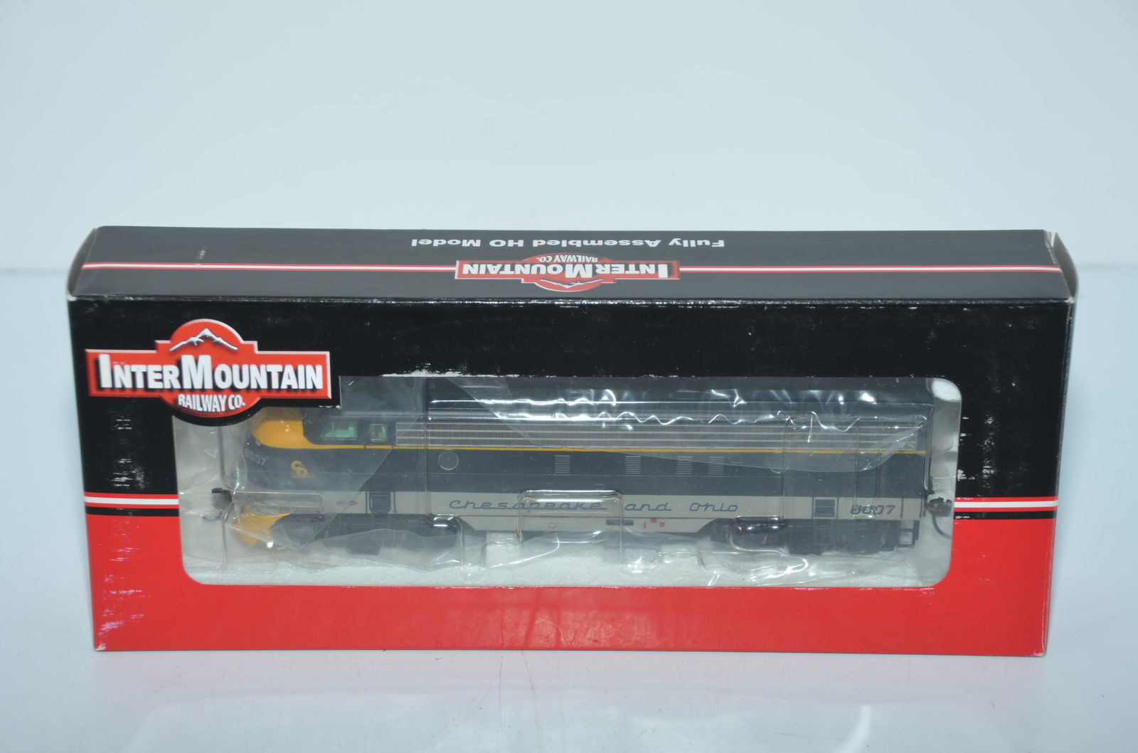 Chesapeake and Ohio RR Intermountain EMD FP7 DC Diesel Loco #8007-HO Scale (1 of 3)
