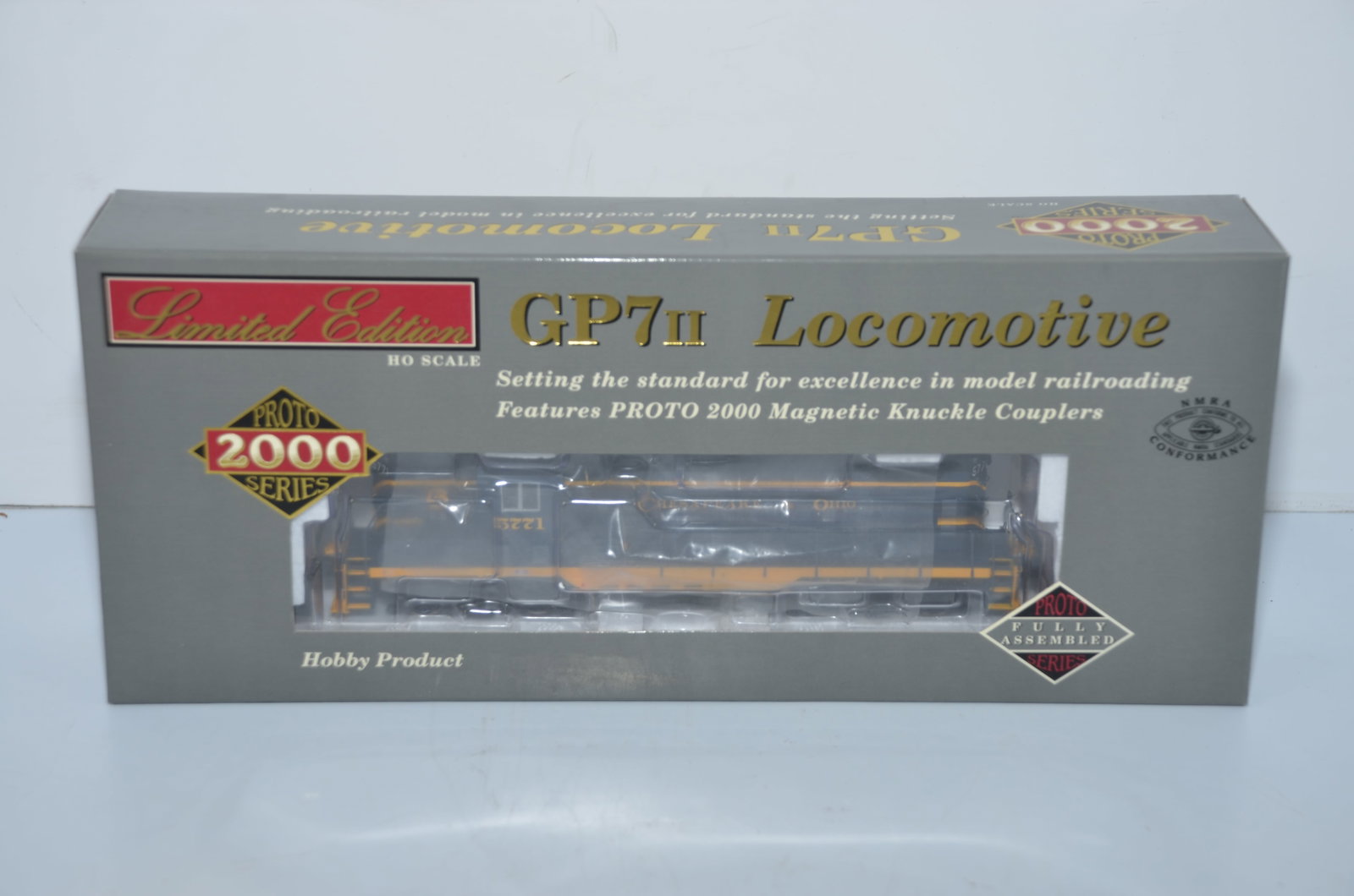 Chesapeake and Ohio RR Life-Like Proto 2000 GP7 II DC Diesel Loco #5771-HO Scale: This is a Chesapeake and Ohio Railroad Life-Like Proto 2000 GP7 II DC diesel locomotive #5771 in HO scale. New in the original box! It has been tested and will need to be serviced to run well.