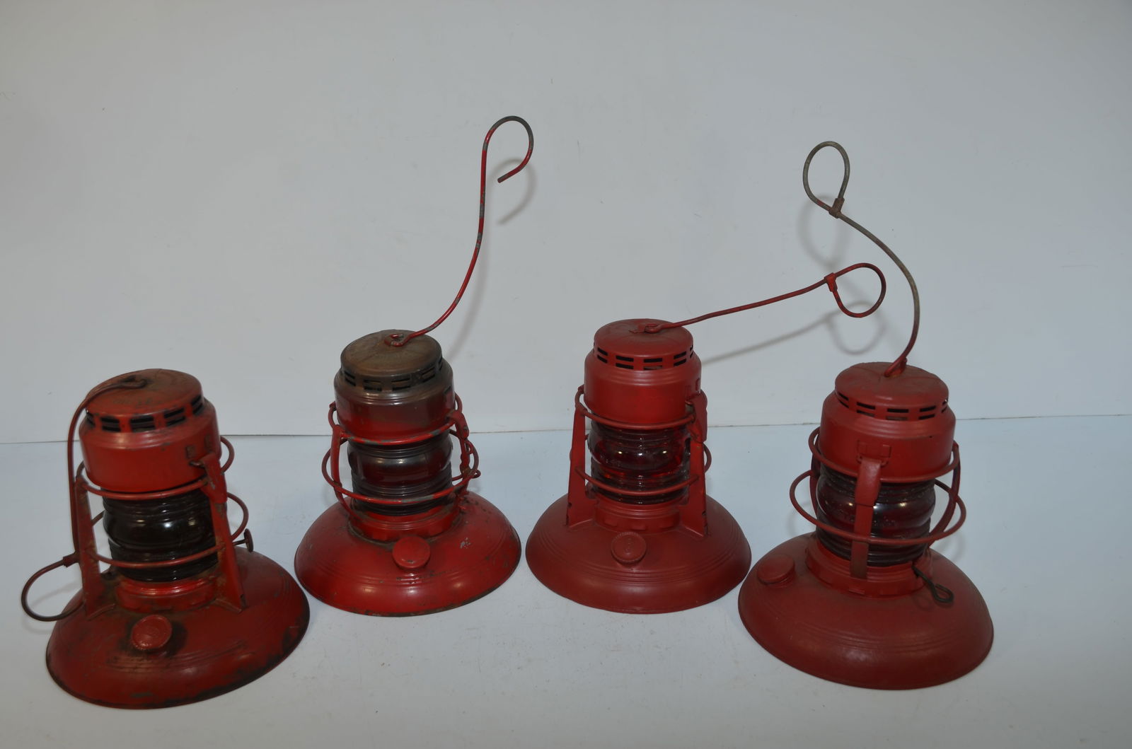 Four Dietz #40 Traffic Guard Lanterns (1 of 5)