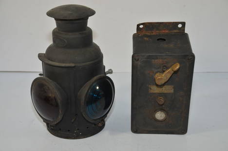 Dietz Truck Lamp and a Signal/Crossing Gate Timer: This is a Dietz truck lamp, with burner present. It has a red and a green lens. The red lens is cracked. This lot also comes with a signal/crossing gate timer made by the Industrial Controller Company