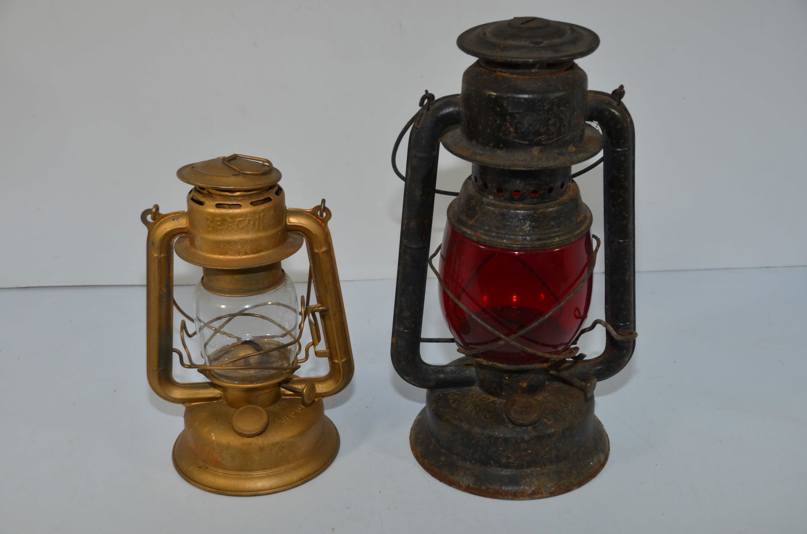 Two GSW Canadian Wind Proof Lanterns (1 of 9)