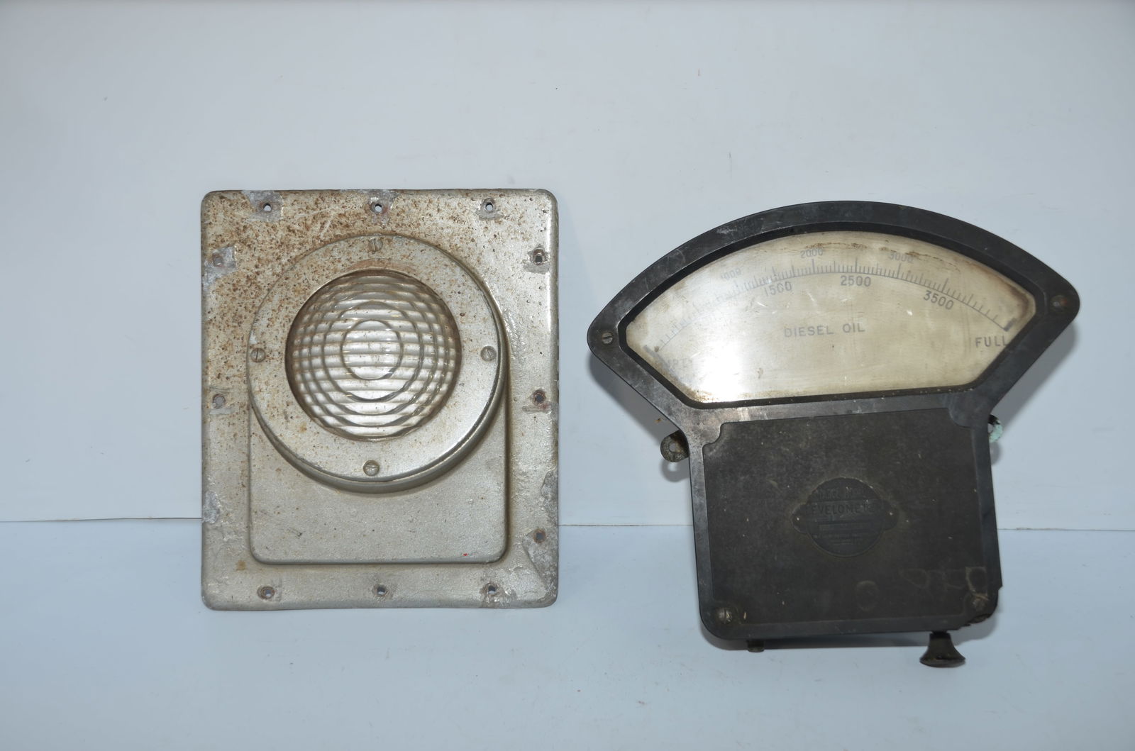 Chicago Transit Authority Car Light Cover with Lens and Fuel Levelometer (1 of 6)