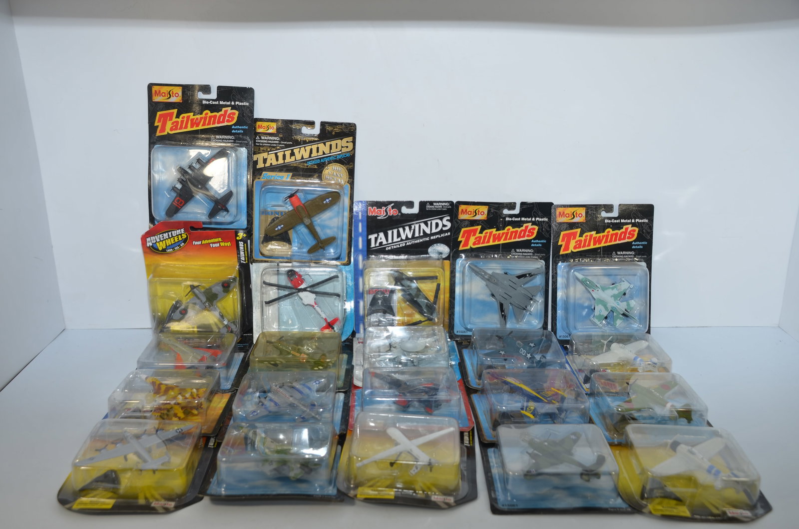 22 Maisto Models Airplanes-New on Card (1 of 6)