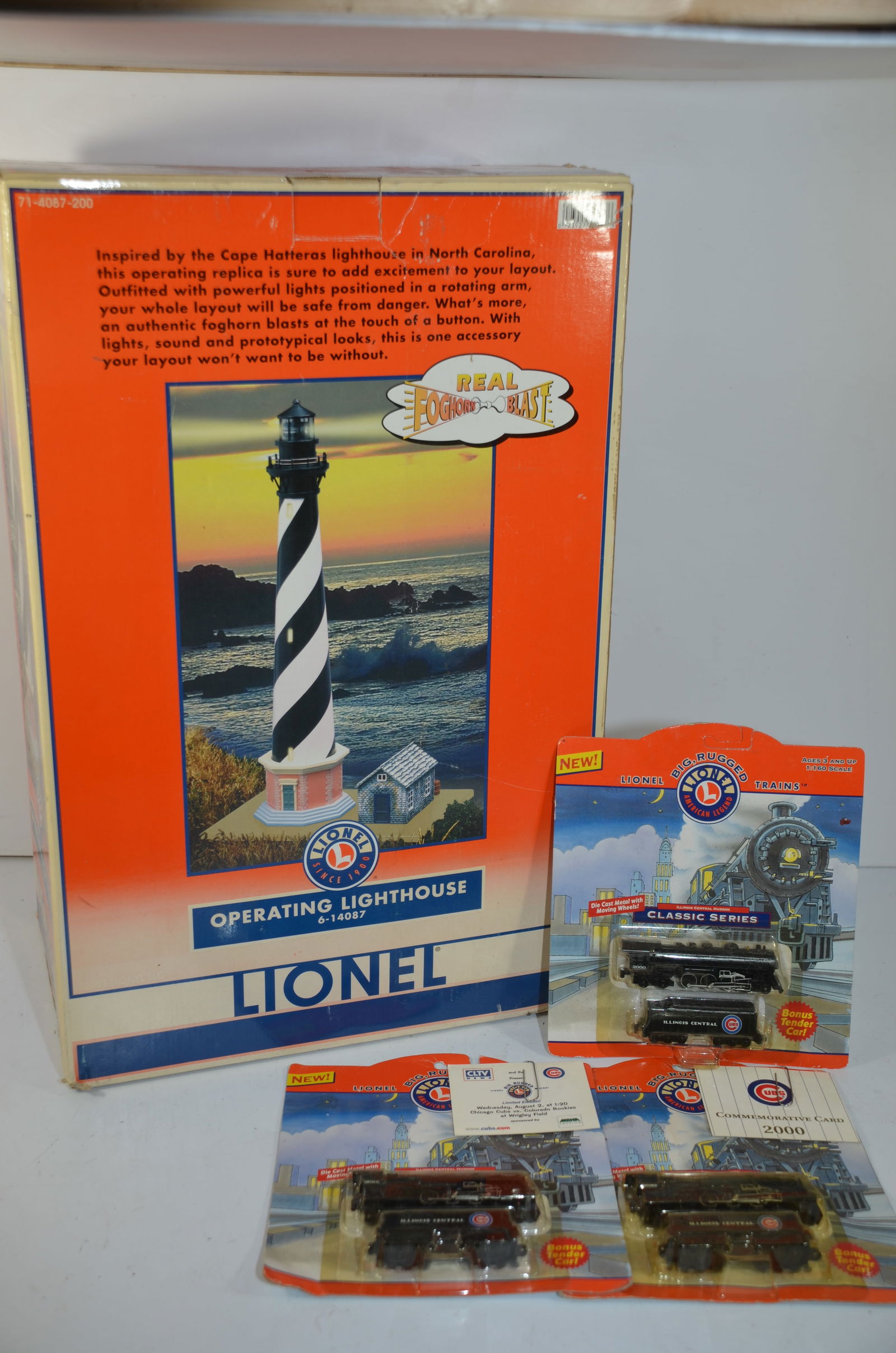 Lionel Operating Lighthouse And Three Illinois Central/chicago Cubs