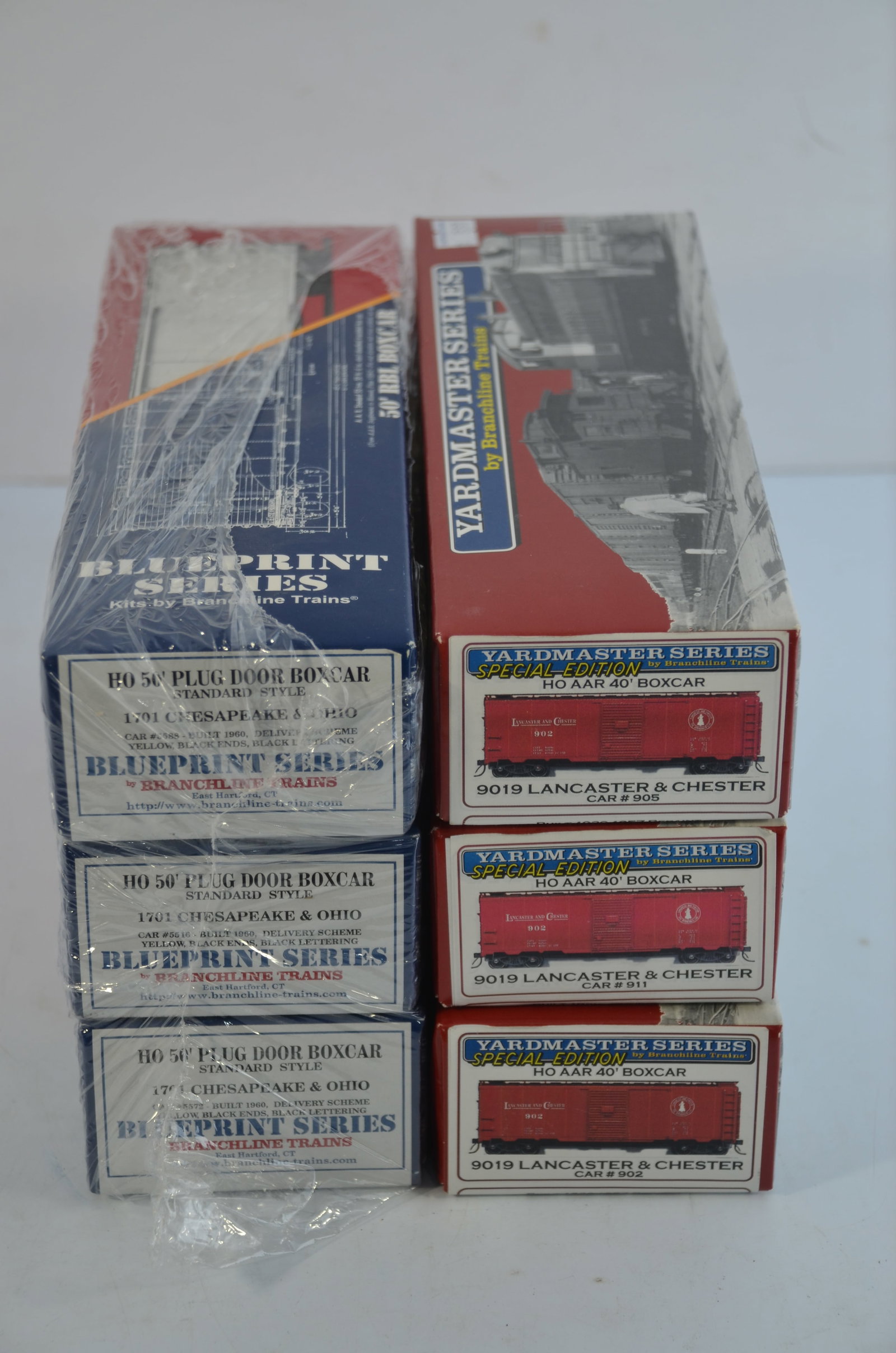 6-Pack of Boxcars-CO/LC-Branchline Trains-HO Scale-New in Box: This is a 6-pack of boxcars, made by Branchline Trains in HO scale, that are all new in their original boxes. It includes three AAR 40 foot boxcars from the Lancaster and Chester Railroad, and three 5