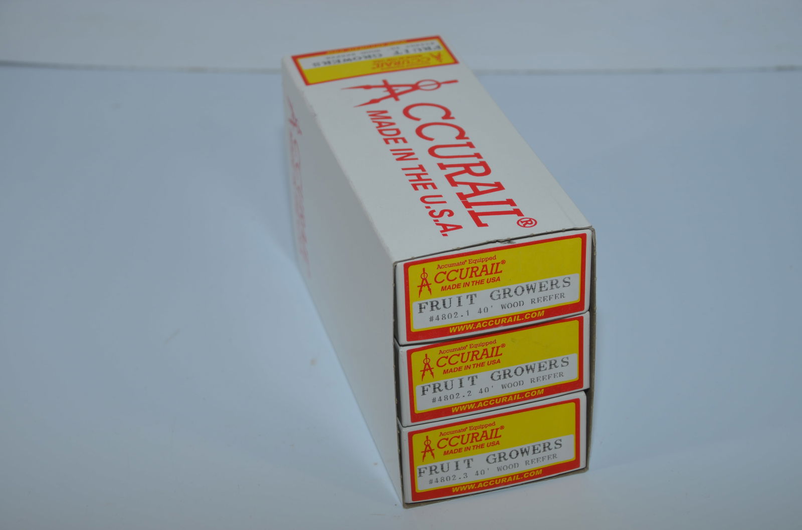 Fruit Growers Express Accurail 3-Pack 40 Foot Wood Reefers-HO Scale-New in Box (1 of 2)