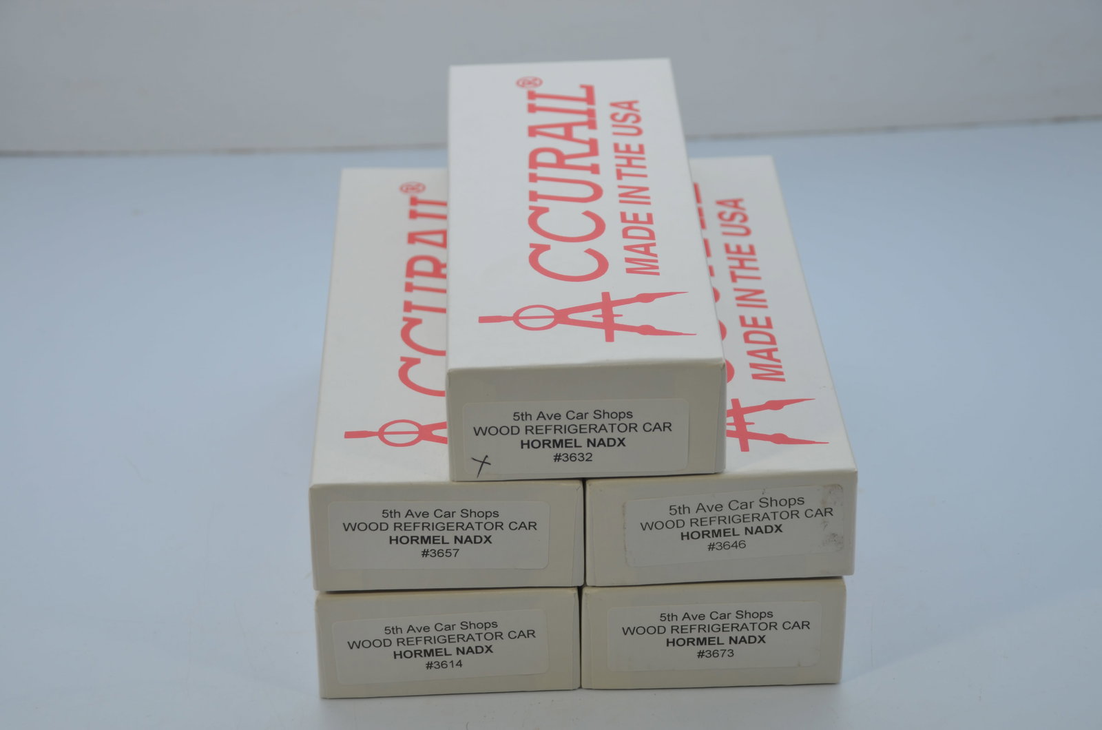 Hormel 5-Pack Accurail/5th Ave Car Shops Wood Reefers-HO scale-New in Box (1 of 2)