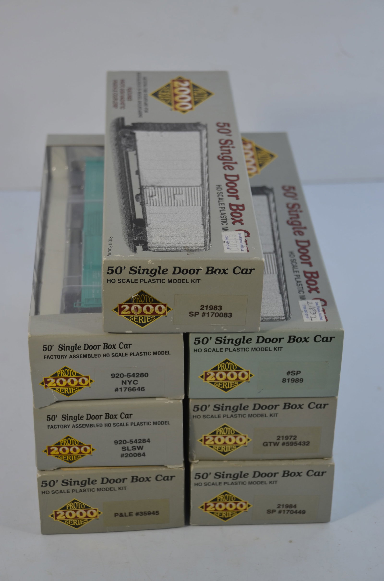 7-Pack of 50 Foot Boxcars-SP/SLSW/PLE/GTW/NYC-Life Like-HO Scale-New in Box: This is a 7-pack of 50 foot single door boxcars, made by Walthers/Life Like in their Proto 2000 series, in HO scale, and are new in their original boxes. Roads represented include Southern Pacific, St