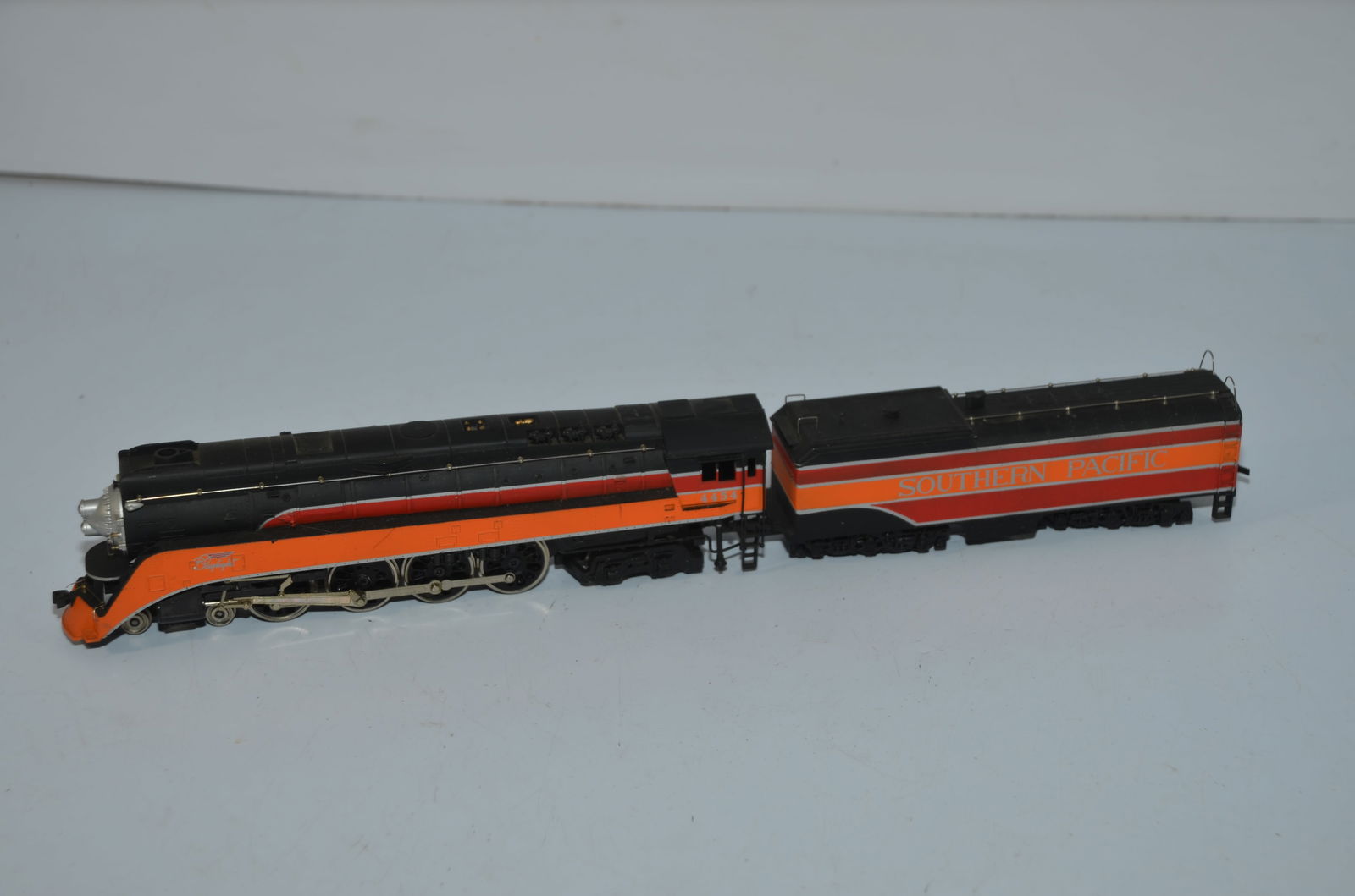 Southern Pacific RR Daylight 4-8-4 Steam Loco #4454-Lionel-HO Scale: This is a Southern Pacific Railroad Daylight 4-8-4 steam locomotive #4454, made by Lionel, in HO scale. Tested and runs well! Hard to find locomotive in nice condition!