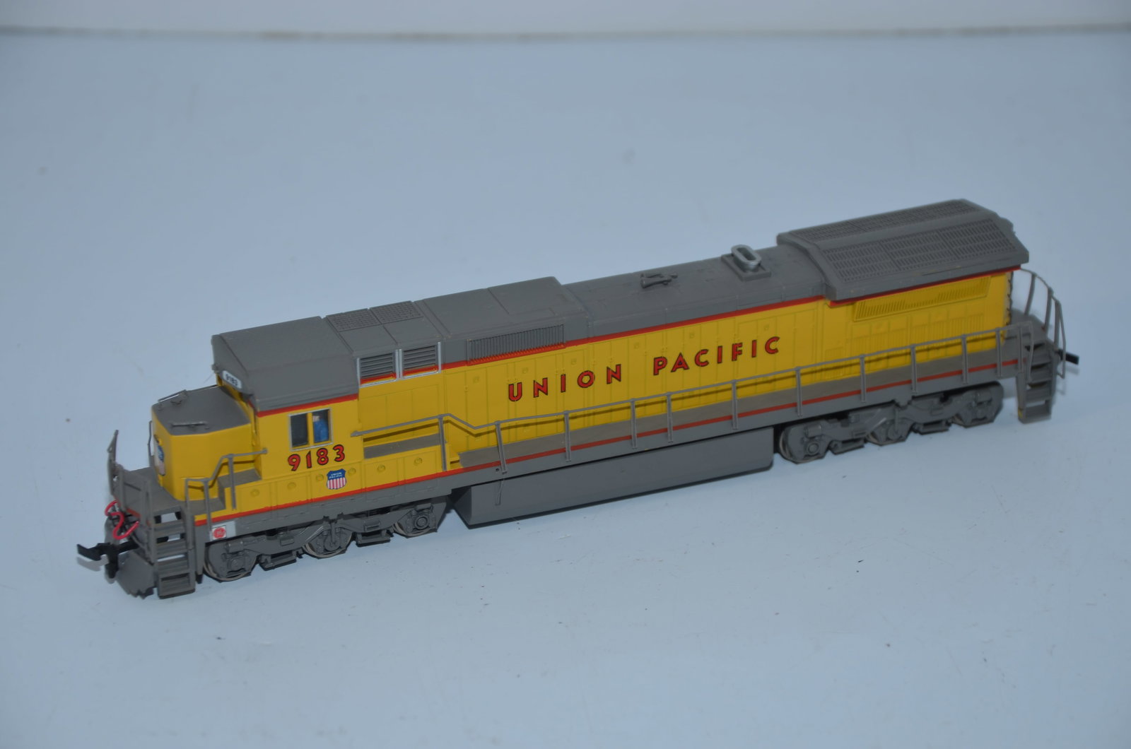 Union Pacific RR Bachmann Spectrum Dash DC 8-40C Diesel Loco #9183-HO Scale (1 of 3)