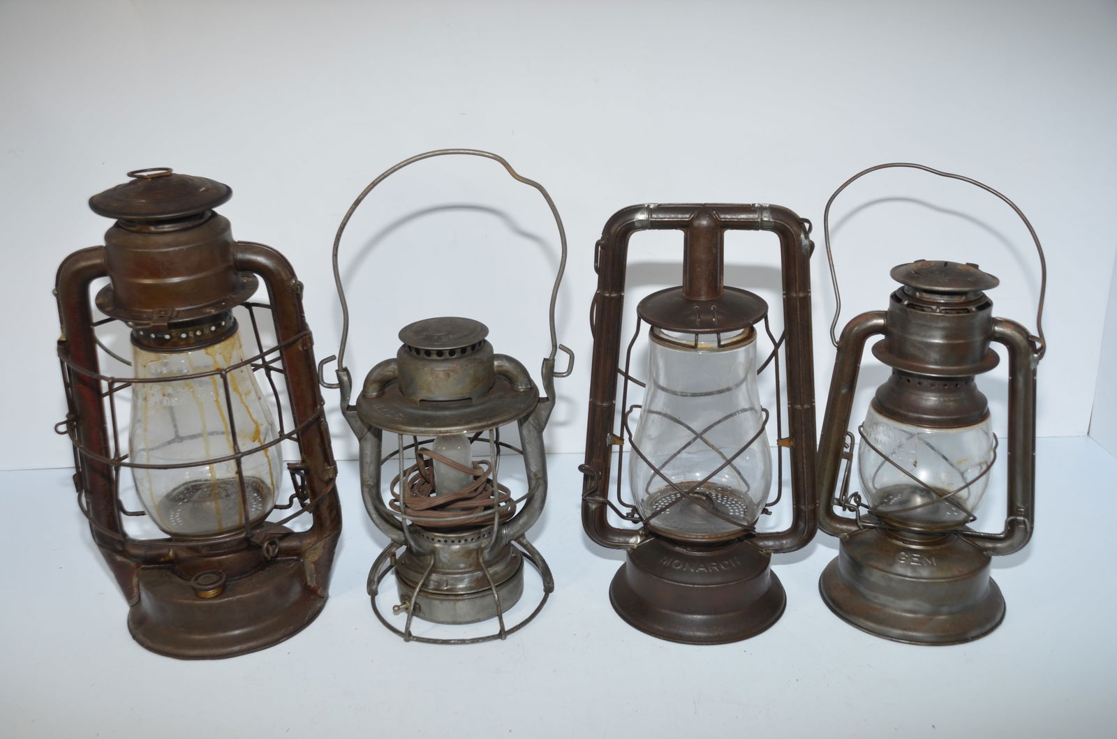 Four Dietz Tubular Lanterns (1 of 14)