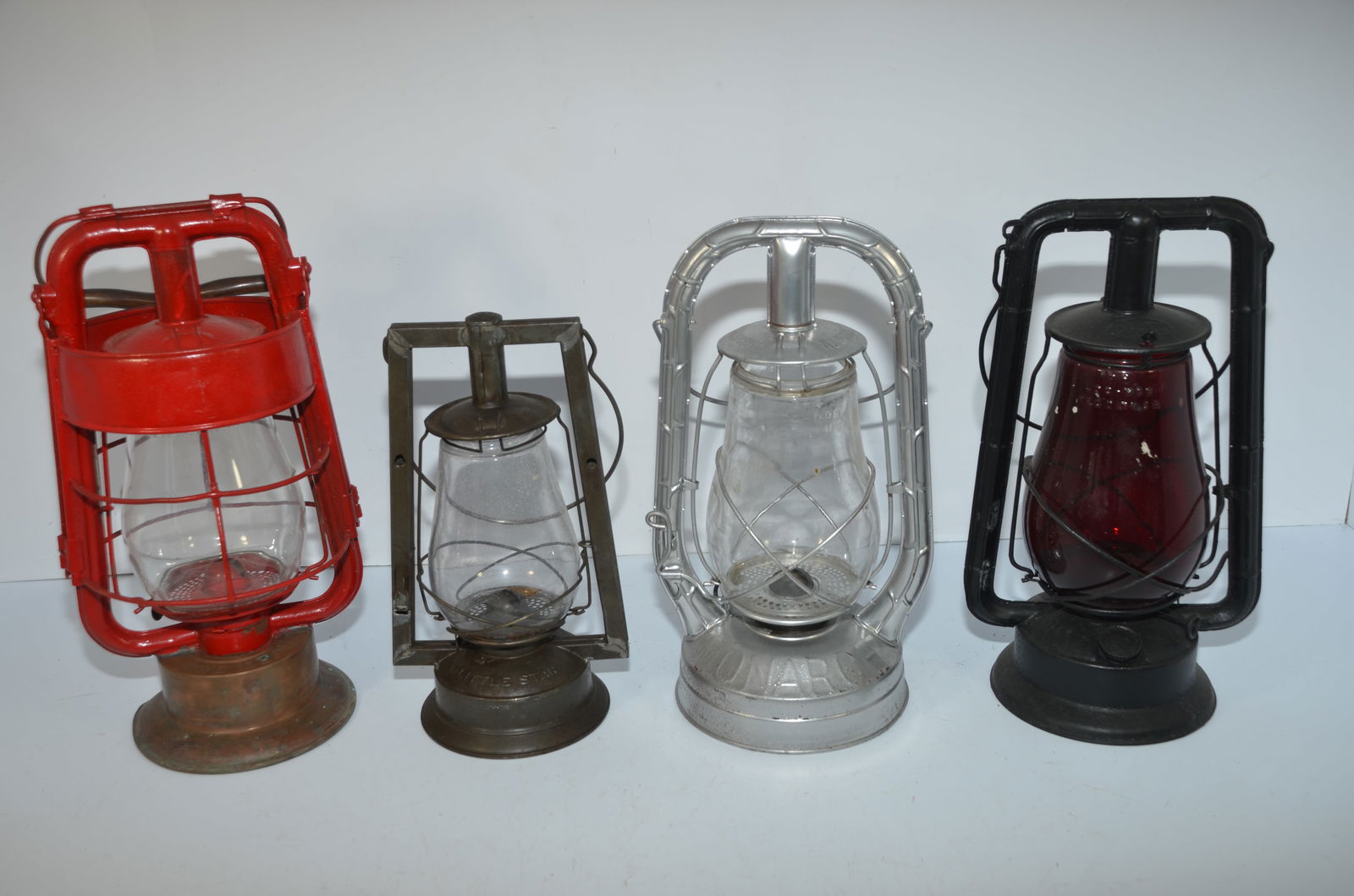 Four Dietz Tubular Lanterns (1 of 15)