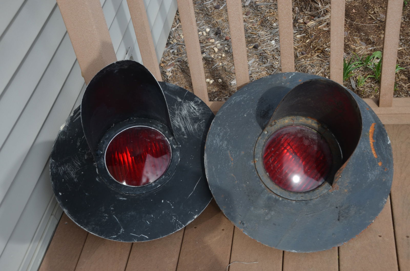 Two WRRS Railroad Crossing Signal Lights (1 of 2)