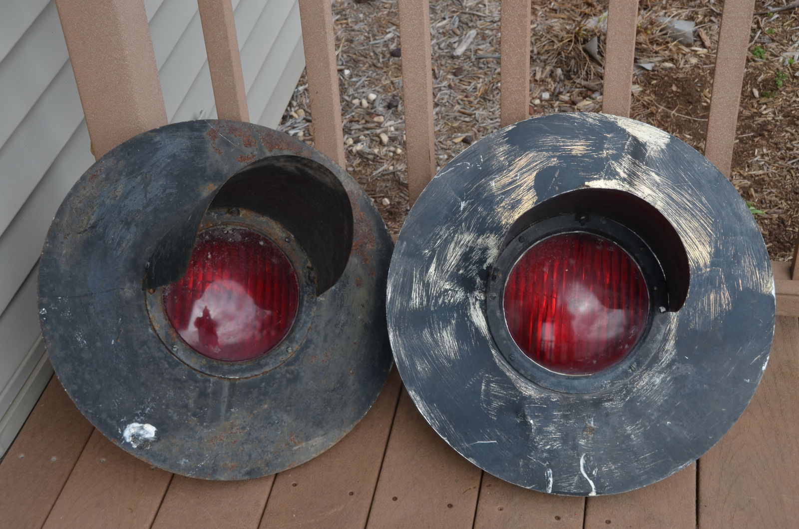 Two WRRS Railroad Crossing Signal Lights (1 of 2)