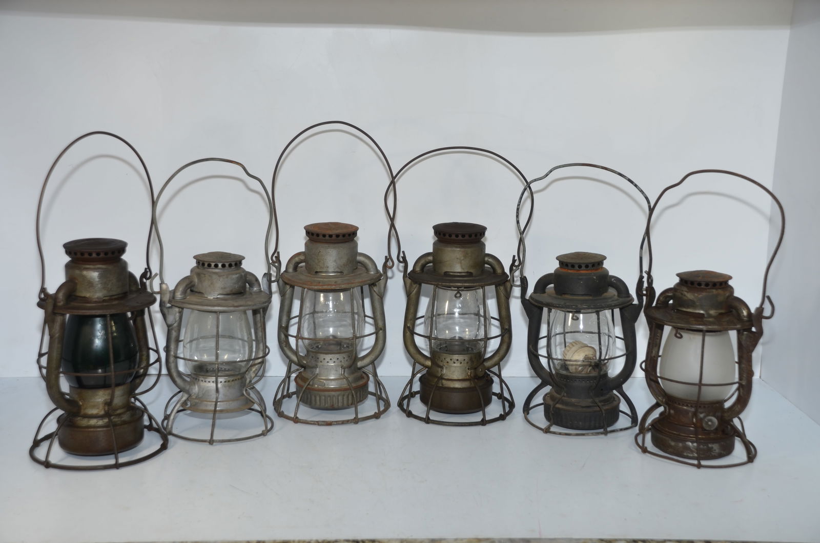 Six Unmarked Dietz Vesta RR Lanterns (1 of 9)