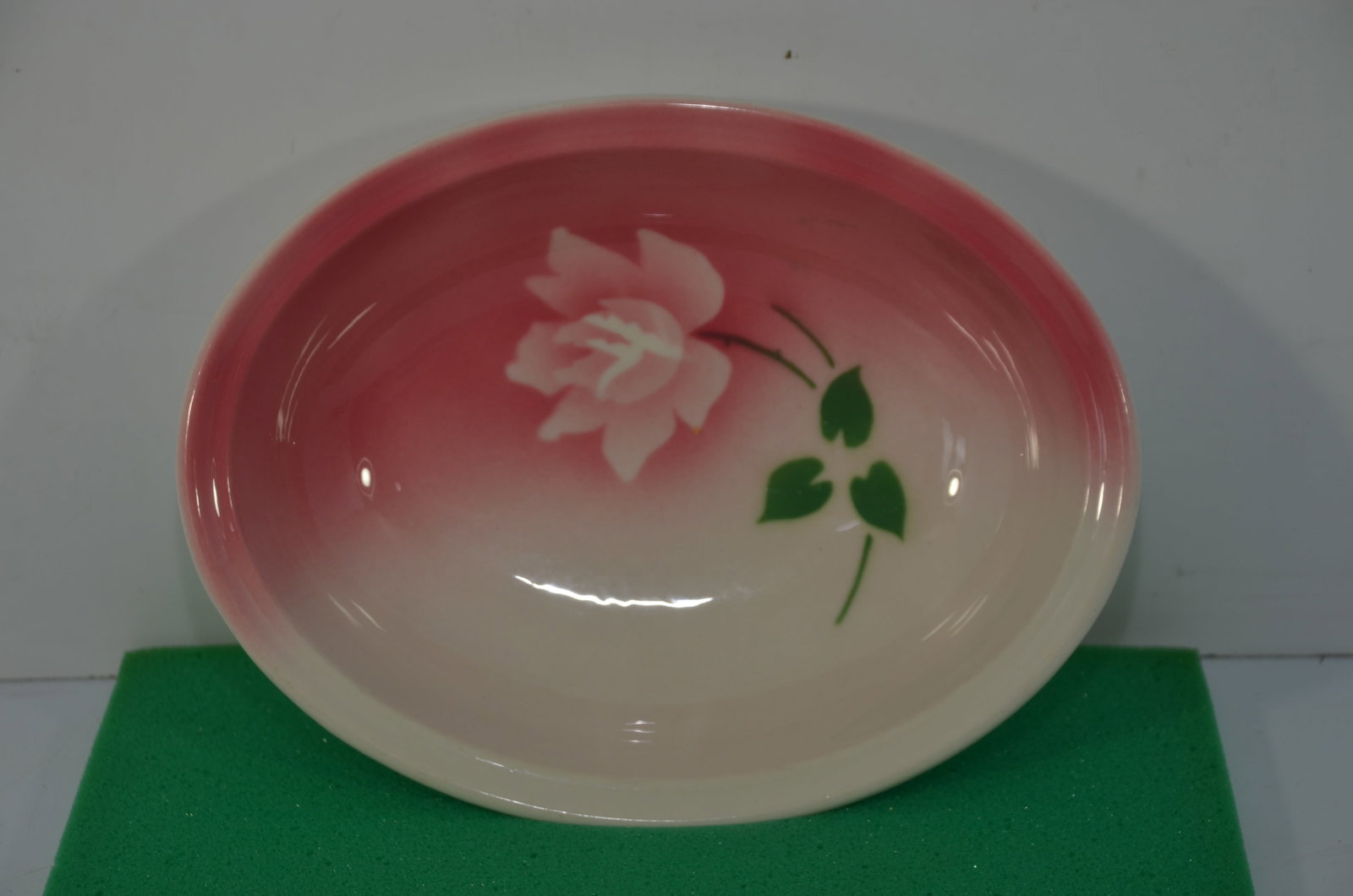 Great Northern RY Spokane Pattern Large Serving Bowl: This is a Great Northern Railway SPOKANE pattern large serving bowl. Measures 9.75 inches long, 7.75 inches wide, and 2 inches in depth. Fine used condition with no chips or cracks. Backstamped SYRACU