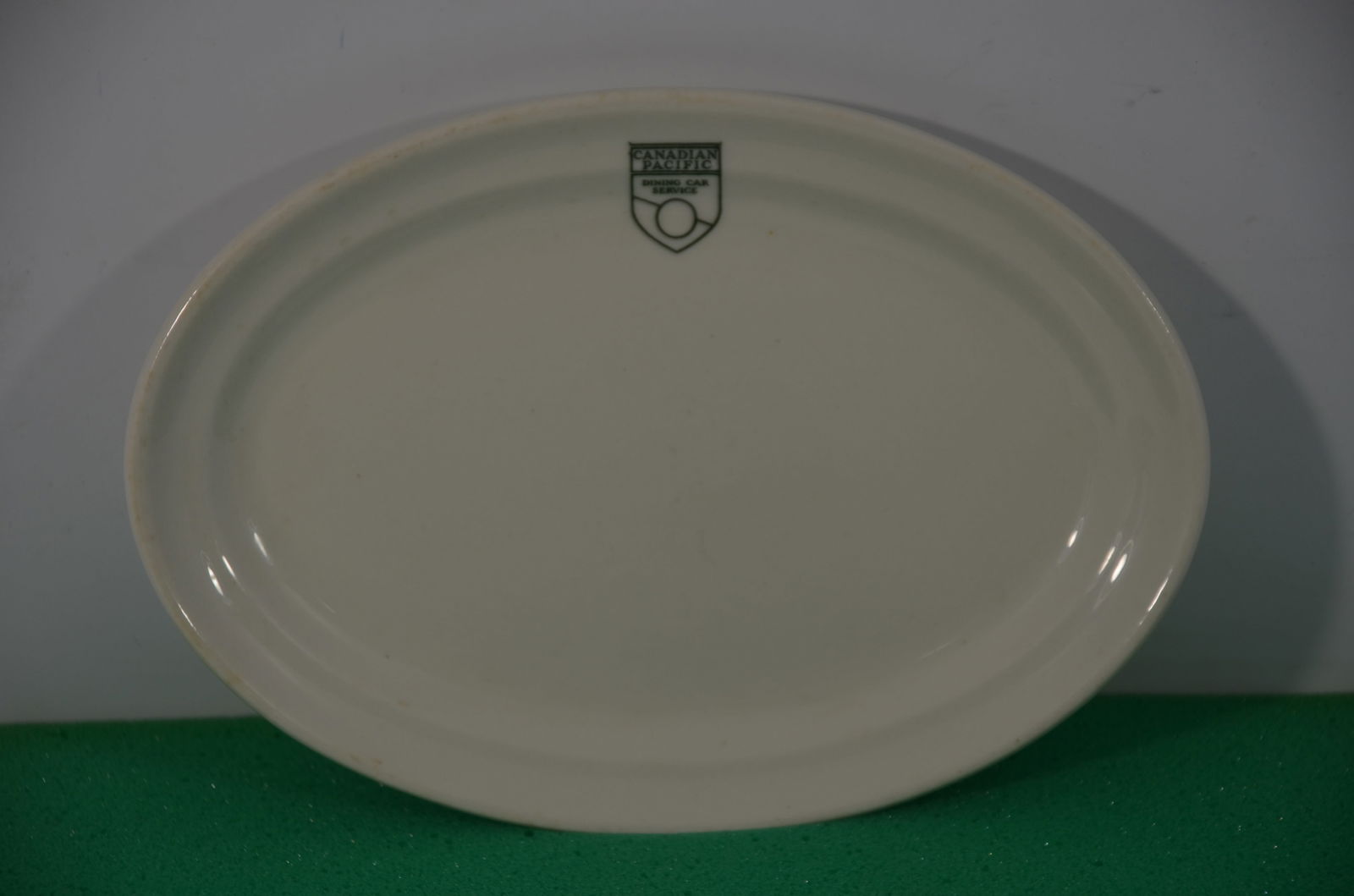 Canadian Pacific RR Crest Pattern Small Platter (1 of 4)