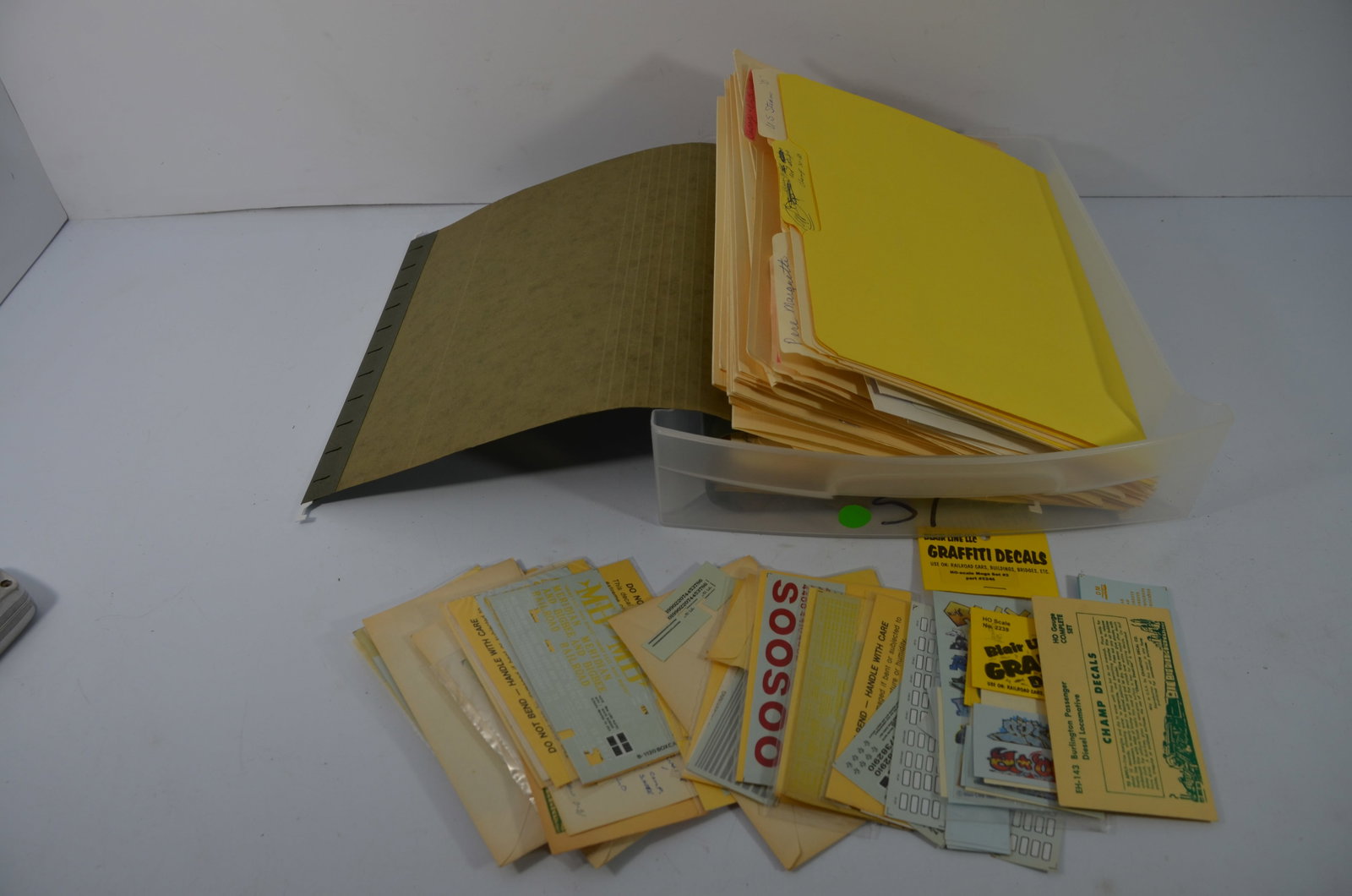 Large Lot of Model Railroad Decals (1 of 5)