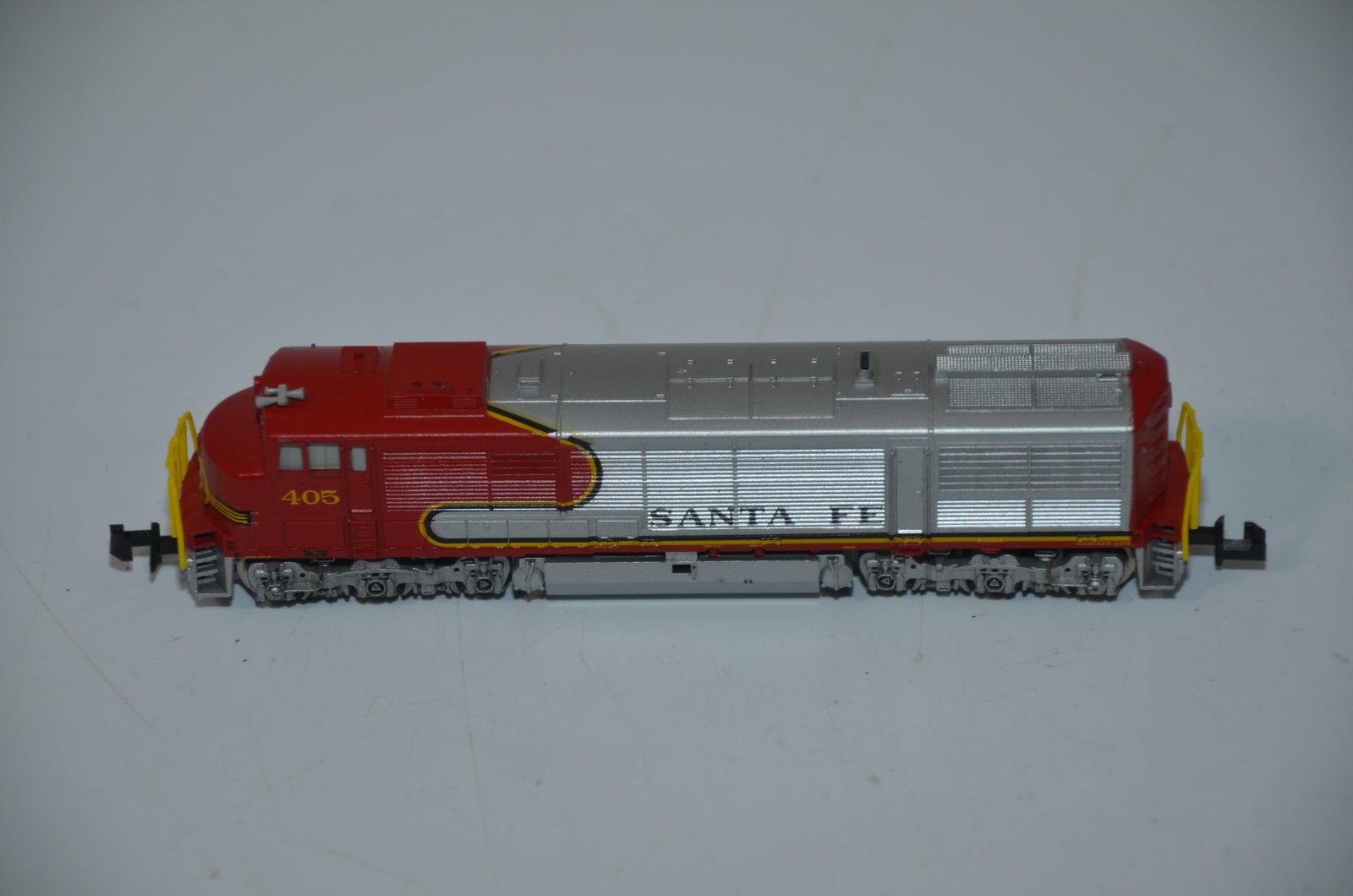 Santa Fe RR U28 Diesel Locomotive #405-MiniTrix-N Scale: This is a Santa Fe Railroad U28 diesel locomotive #405 in N scale, made by Minitrix. Tested and runs well. Used, and in the original box.