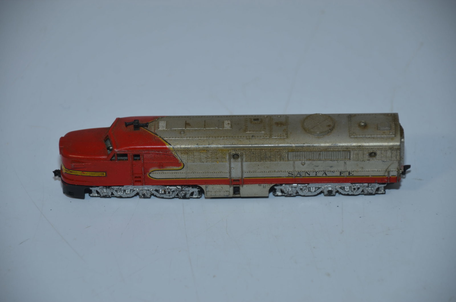 Two Santa Fe RR Diesel Locomotives-N Scale (1 of 10)