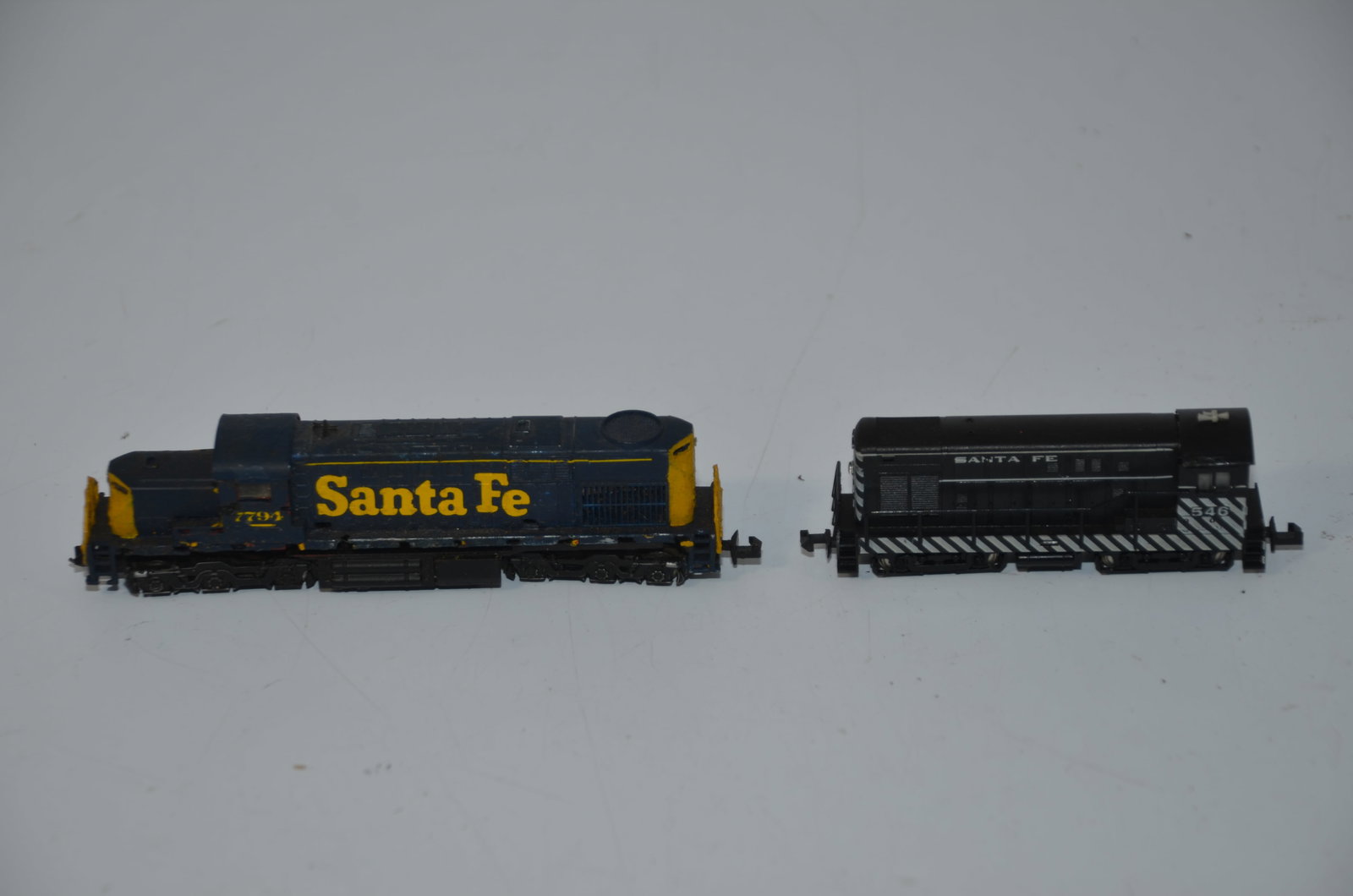 Two Santa Fe RR Diesel Locomotives-N Scale (1 of 5)