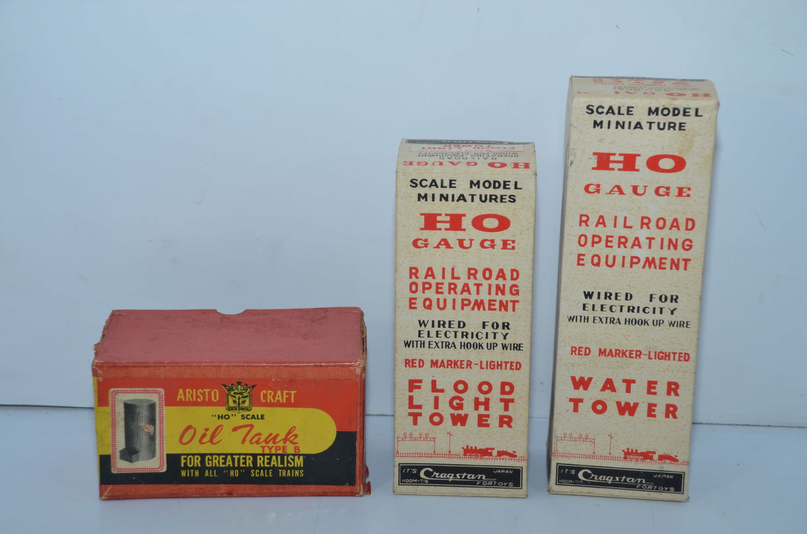 Three Structures-New In Box-Oil Tank/Flood Light Tower/Water Tower (1 of 2)