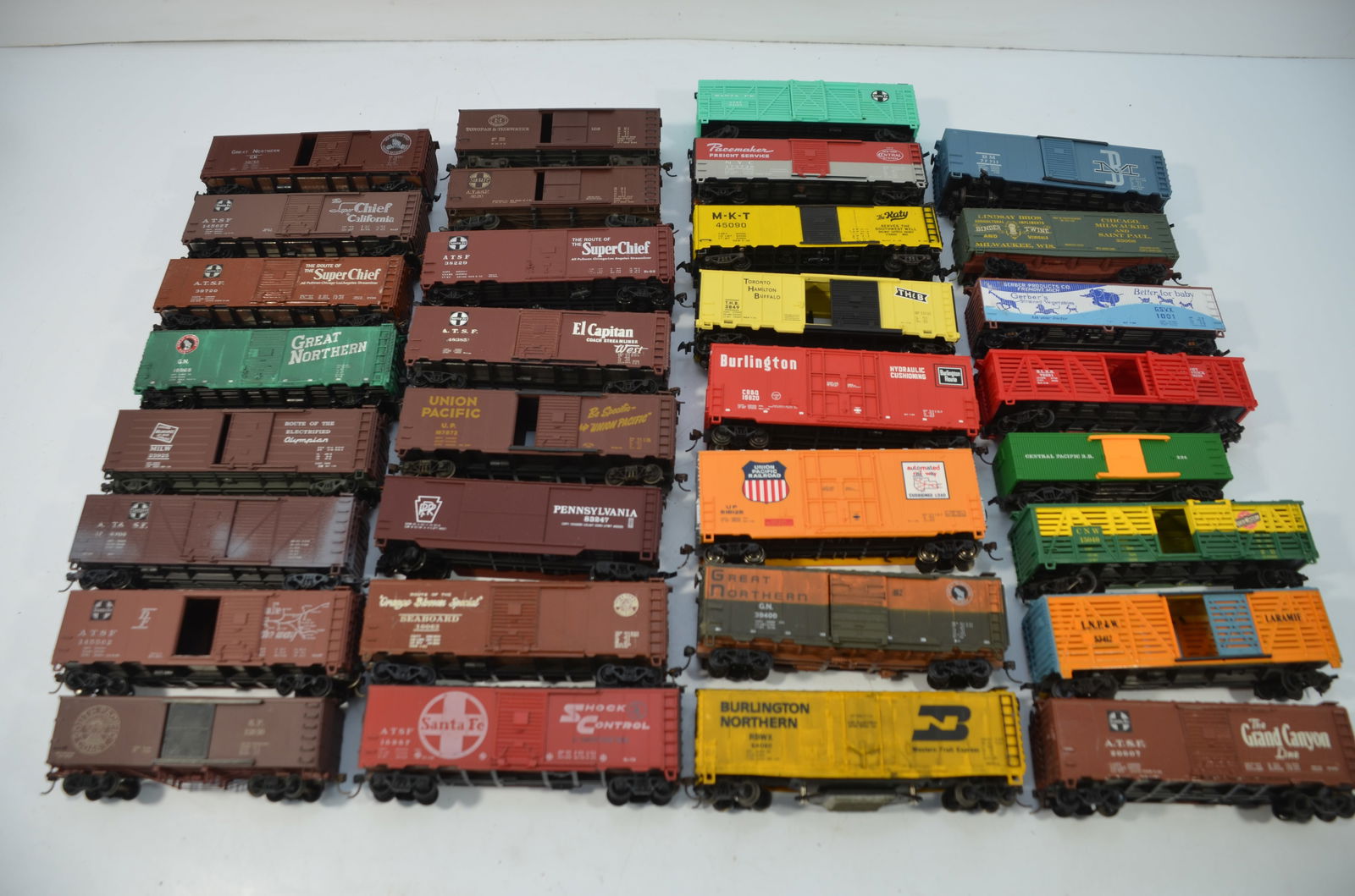 32 Assorted 40 Foot Box, Refrigerator, and Cattle Cars-HO Scale (1 of 5)