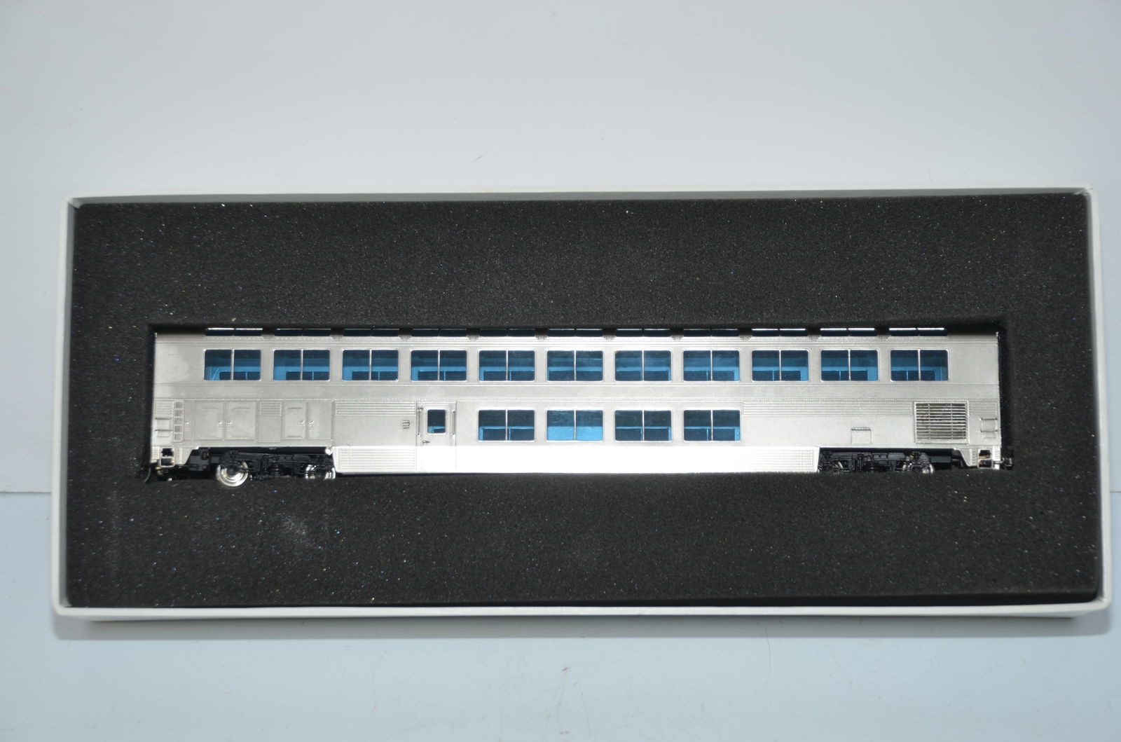 Amtrak Superliner Lounge Cafe Car-Overland Brass Models (1 of 5)