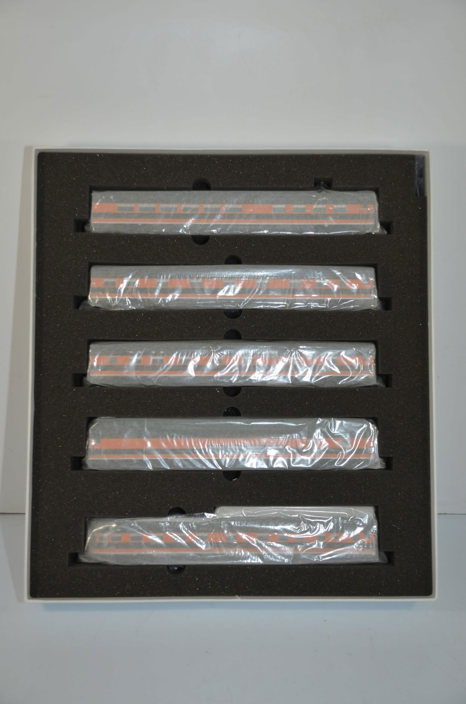 Great Northern RY 1955 Empire Builder Brass 5 Car Set-Challenger Imports Ltd (1 of 20)