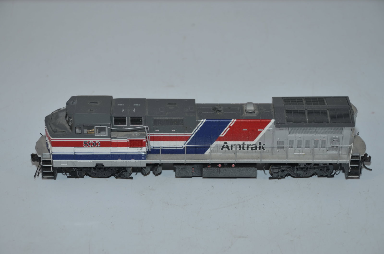 Amtrak Dash 8-32BWH Diesel Locomotive #500 DCC/Sound-Atlas Master Gold: This is an Amtrak Dash 8-32BWH diesel locomotive #500, with DCC/sound, made by Atlas Master/Gold Series, in HO scale. Is used, but in its original box. Tested and runs well. No warranties or guarantee