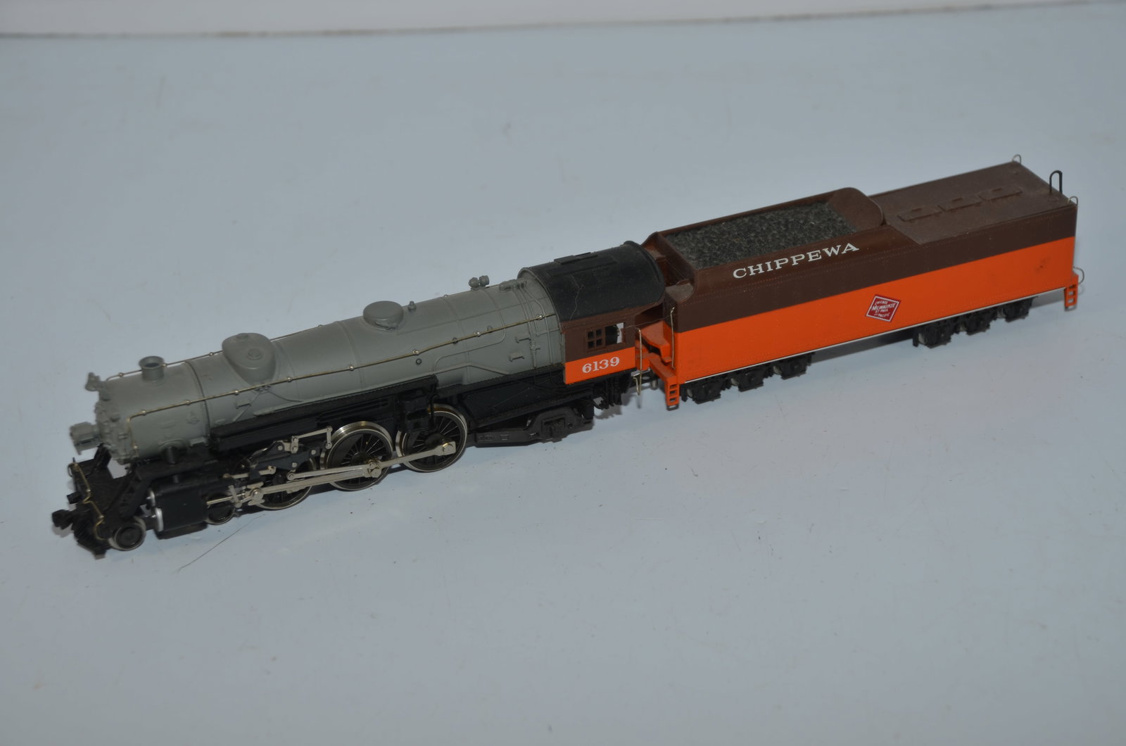 Milwaukee Road RR Rivarossi 4-6-2 Chippewa DC Steam Locomotive #6139-HO Scale (1 of 3)