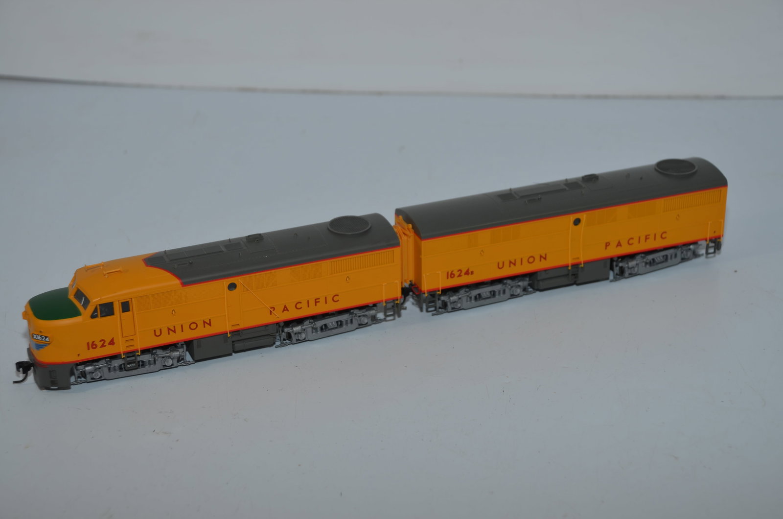 Union Pacific RR Life-Like Proto 2000 FA1/FB1 DC Diesel Loco Set-HO Scale (1 of 3)